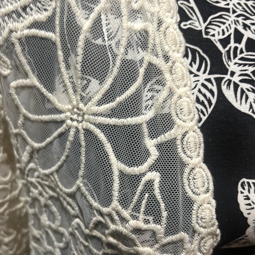 Ronni Nicole Ivory Floral Lace Open Front Cardigan Medium - Picture 3 of 6